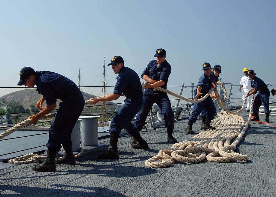 Group Of Men Pulling Rope On Ship Deck, Sailors, Crew, - Sailor Working - HD Wallpaper 
