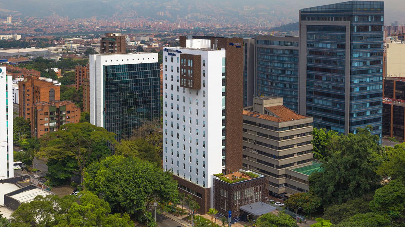 City Express Plus Medellin - HD Wallpaper 