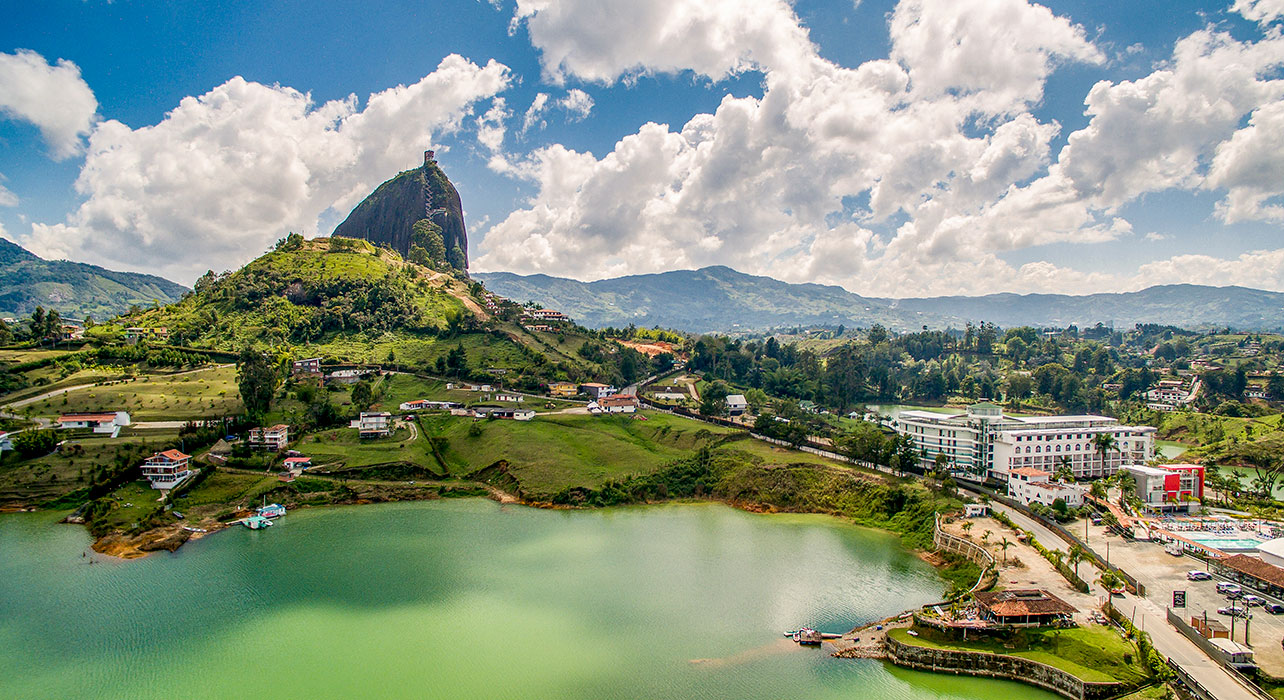 Colombia Medellin Guatape View Of Lake - Medellin Colombia - HD Wallpaper 