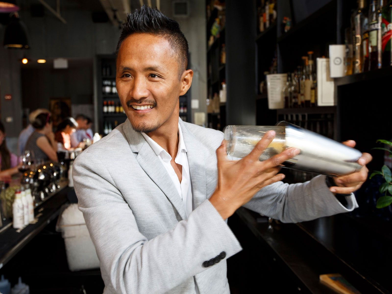 Boston Mourns Loss Of Legendary Bartender Tenzin Samdo - Bartender - 1600x1200 Wallpaper Boston Mourns Loss Of Legendary Bartender Tenzin Samdo - Bartender - 1600x1200 Wallpaper