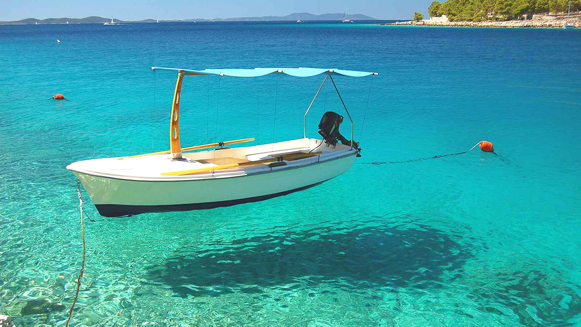Schwebendes Boot Kroatien - Brac Island Croatia - HD Wallpaper 
