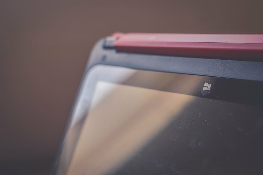 Windows Laptop With Black Screen On Focus Photo, Microsoft, - Gadget - HD Wallpaper 