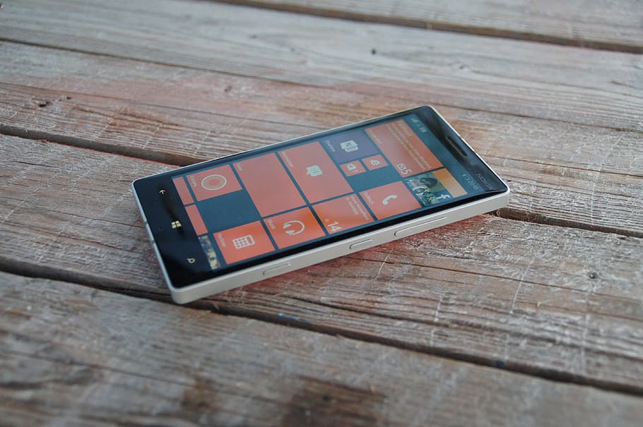 Turned-on Windows Smartphone On Brown Wooden Surface, - Windows Phone - HD Wallpaper 