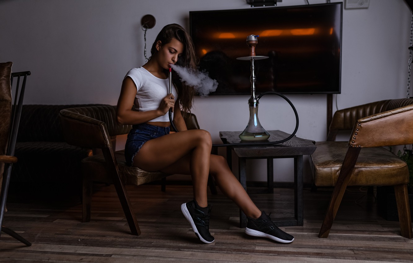 Photo Wallpaper Girl, Smoking, Model, Shorts, Long - Sitting - HD Wallpaper 