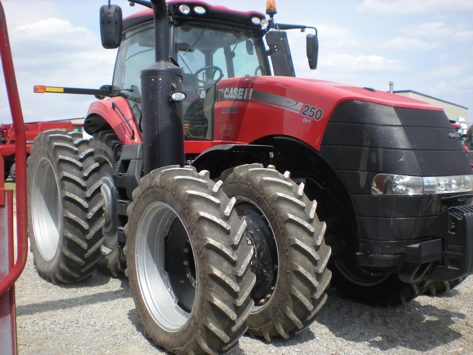 Tractor - HD Wallpaper 