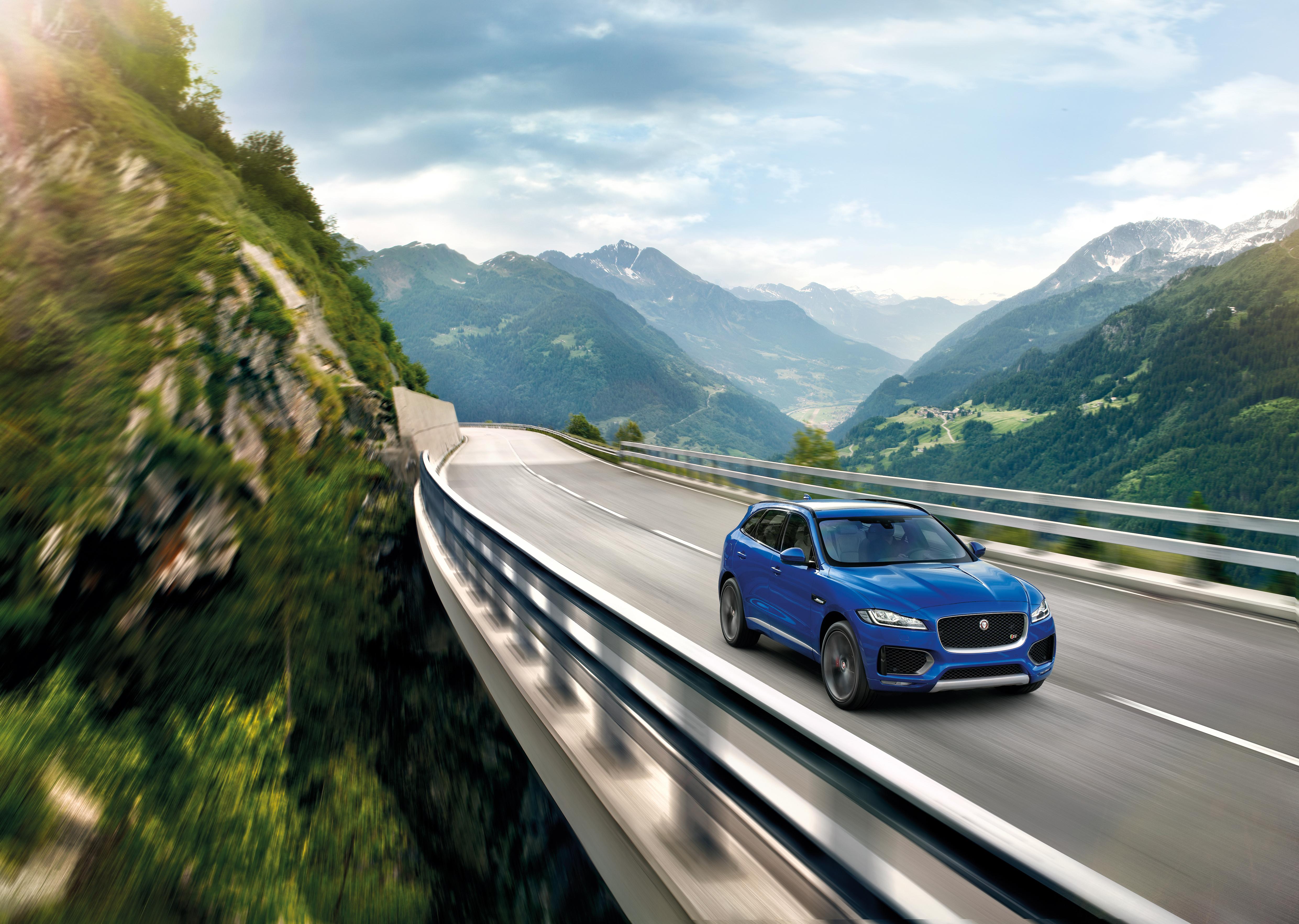 Jaguar F-pace, Jaguar, Crossover, Movement, Mountains, - Jaguar F Pace - HD Wallpaper 