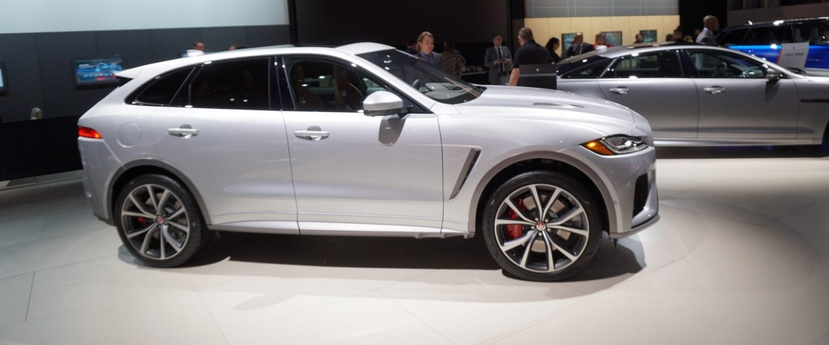 2019 Jaguar F Pace Svr Look Hd Wallpapers - Jaguar F Pace 2019 Side - HD Wallpaper 