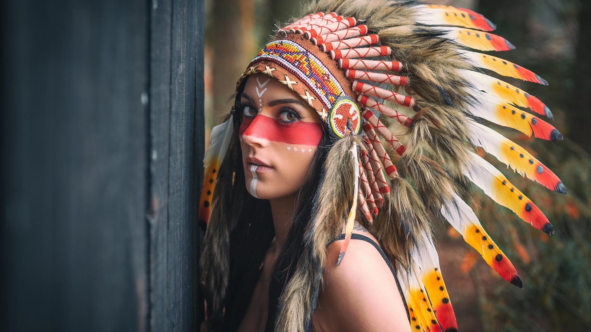 Indian Girl With Feathers - HD Wallpaper 