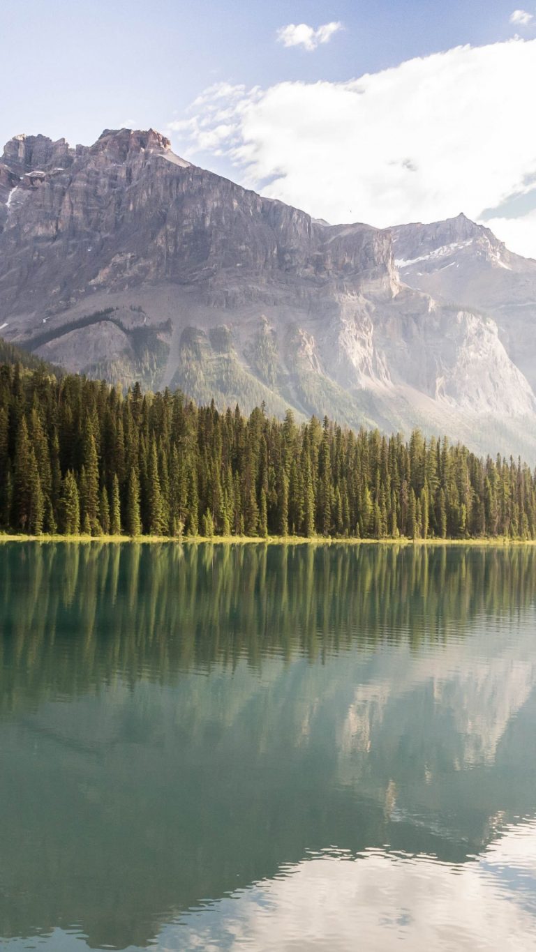 Mountain Wallpaper - Emerald Lake - HD Wallpaper 