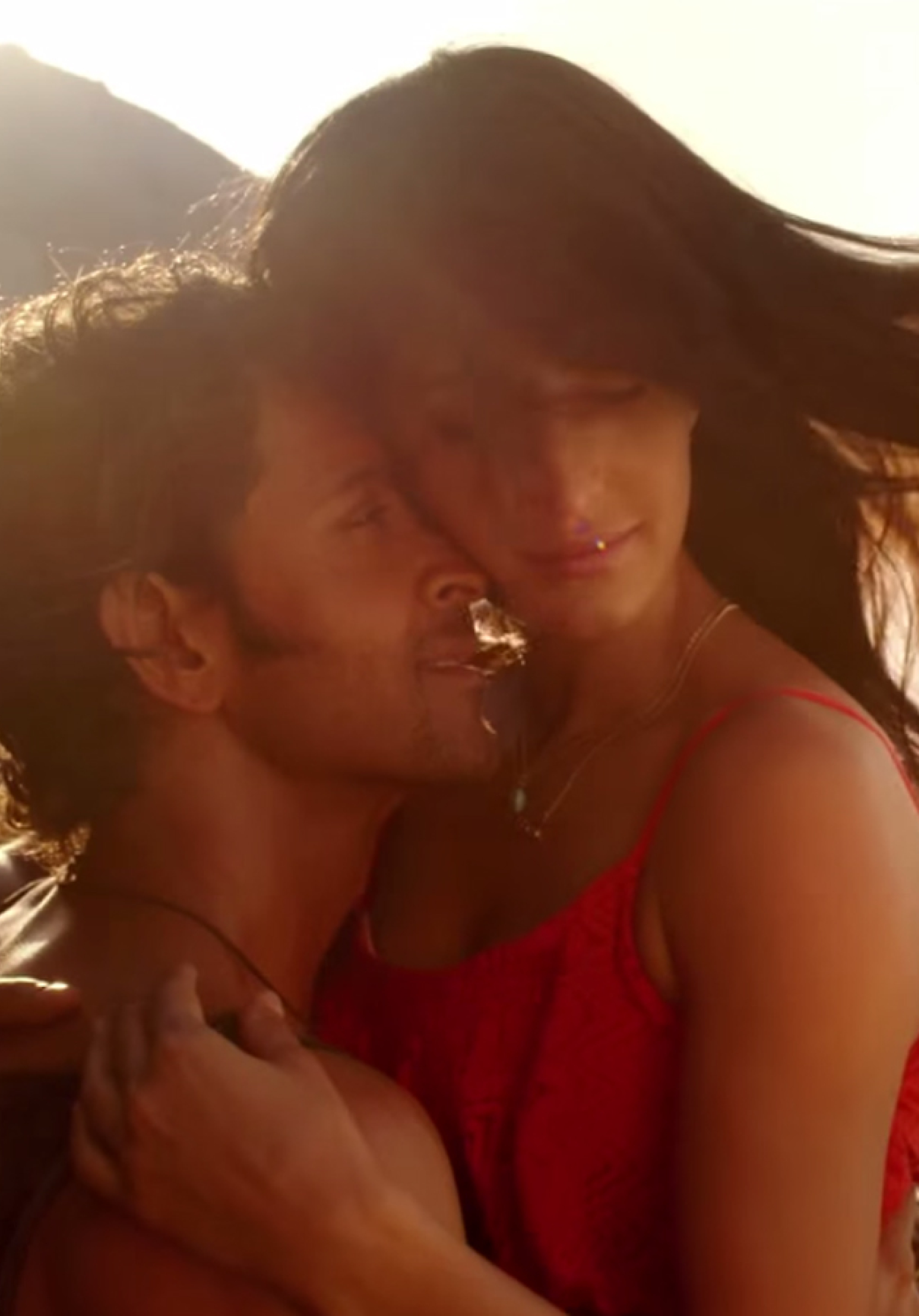Bollywood Couple Wallpaper - HD Wallpaper 