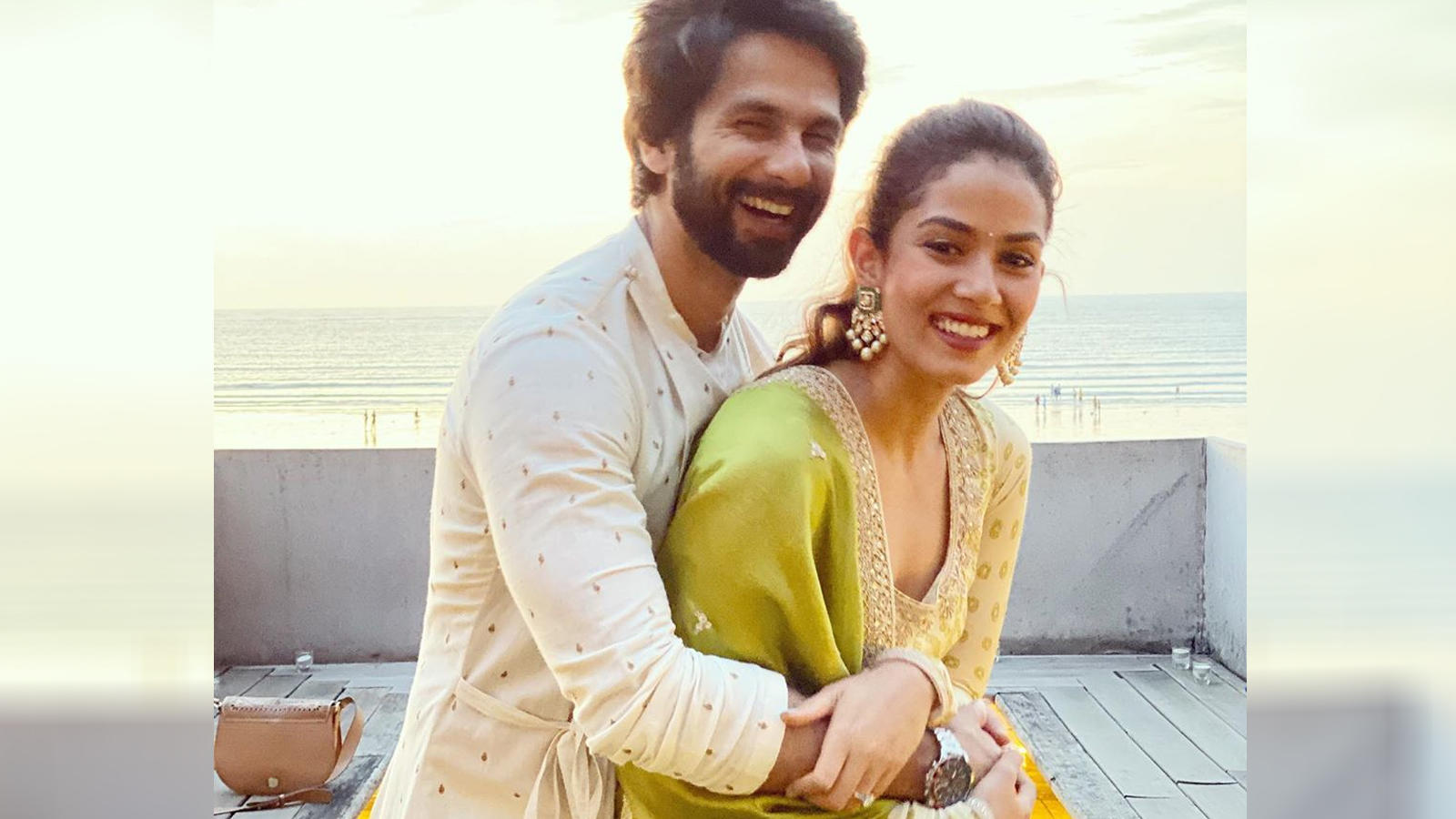 Couple Goals Shahid Kapoor Celebrates Diwali With Wifey - Shahid Kapoor Diwali 2019 - HD Wallpaper 