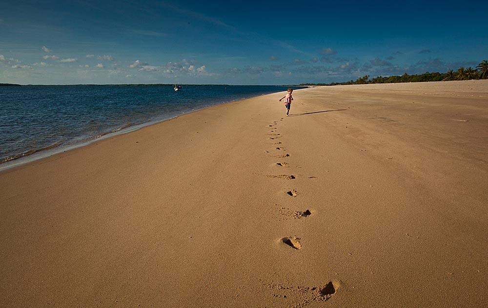 Footprint In The Sand Design - HD Wallpaper 