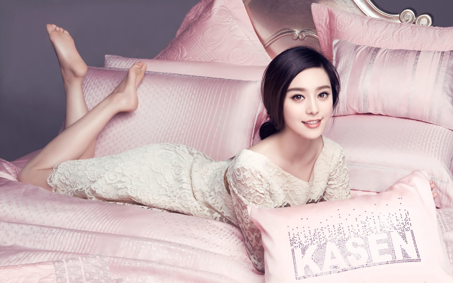 Girl In Pink Girly Hd Wallpapers - Fan Bingbing Feet - HD Wallpaper 