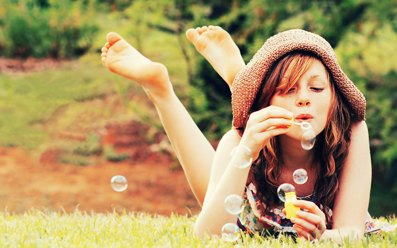 Girl And Bubbles Image - Book Com Bolhas De Sabao - HD Wallpaper 