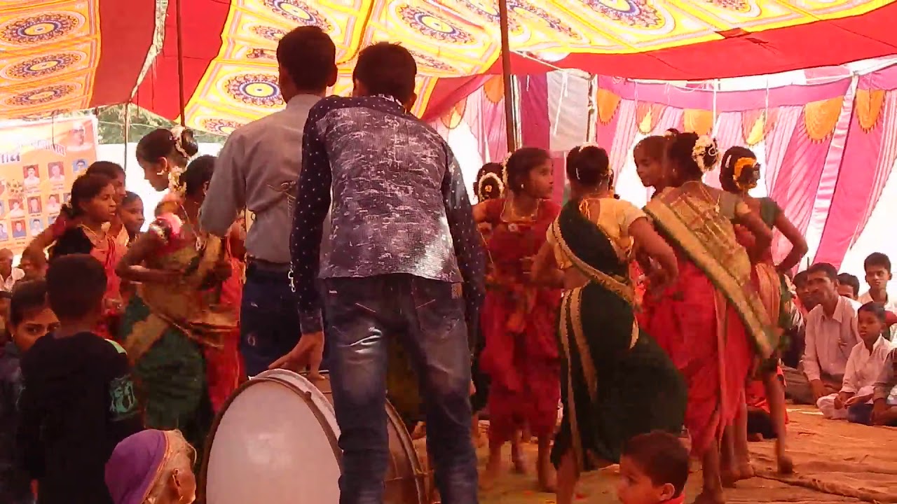 डोंगरगाव येथे सेवक सम्मेलन मध्ये झालेला लेझीम नृत्य - Crowd - HD Wallpaper 