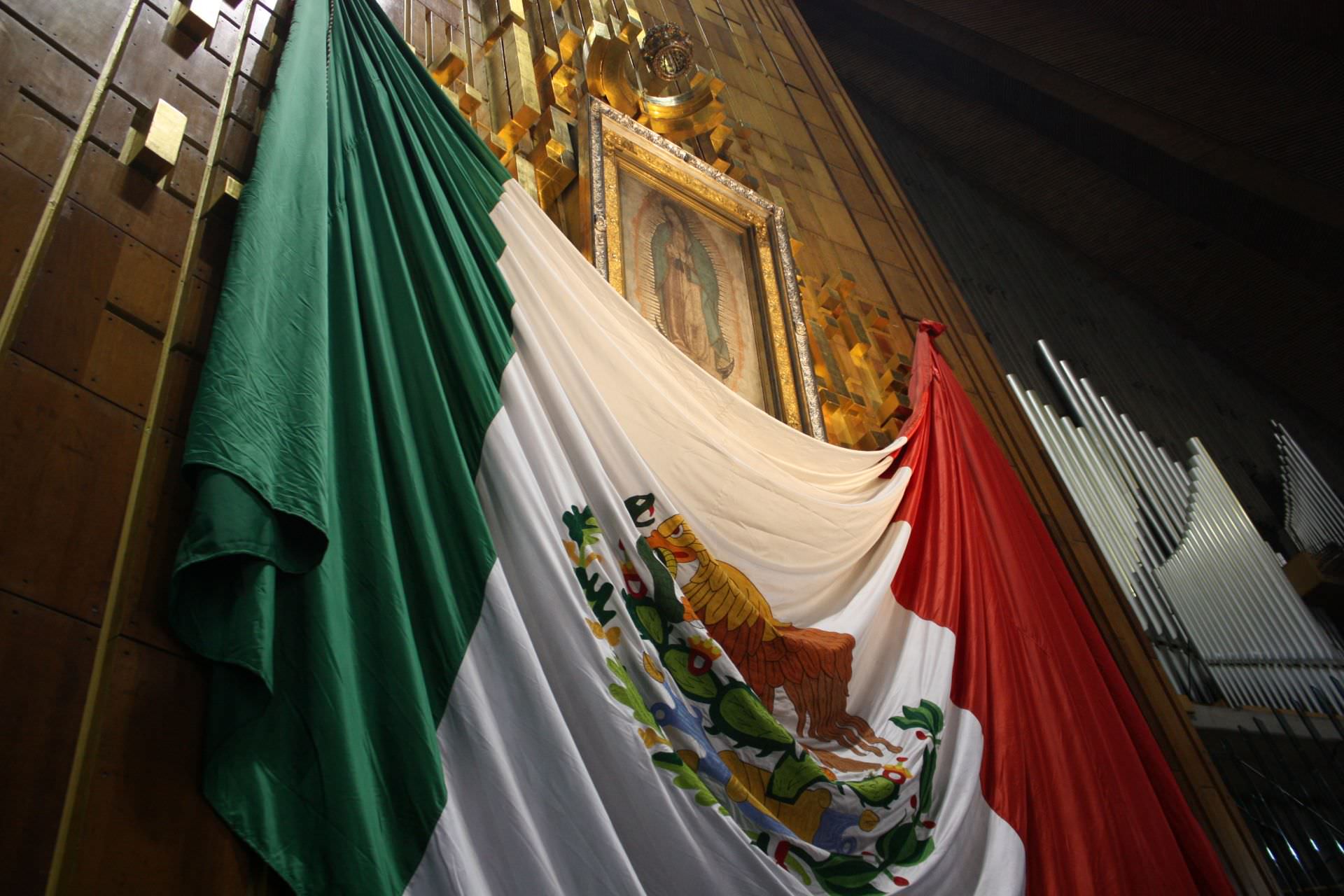 Bandera De México Y La Virgen Guadalupe By Eduardolc - Bandera De Mexico Con La Virgen De Guadalupe - HD Wallpaper 