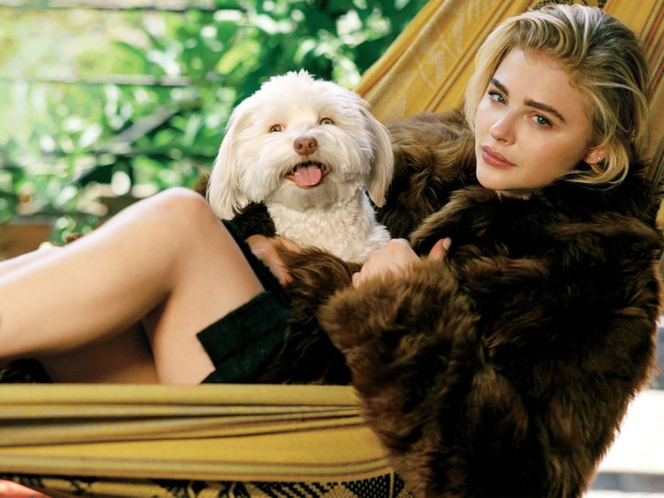 Chloe Moretz Wallpapers - Chloe Grace Moretz Vogue - HD Wallpaper 