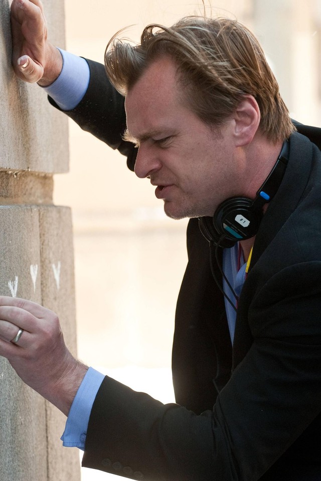 Image Result For Christopher Nolan Iphone - Christopher Nolan Smoking - HD Wallpaper 