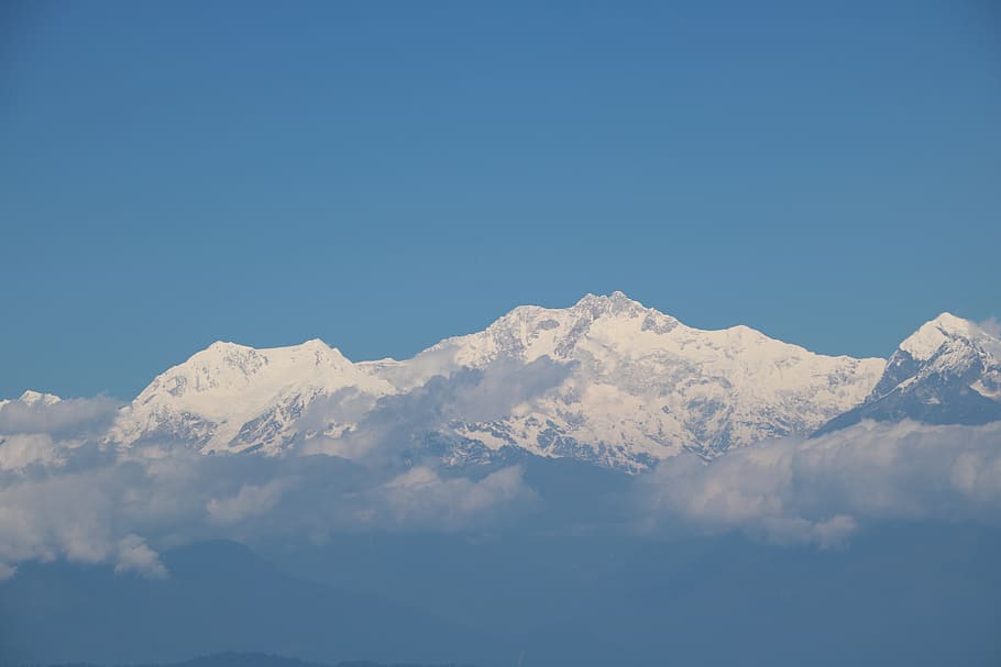 Kangchenjunga Hill - HD Wallpaper 