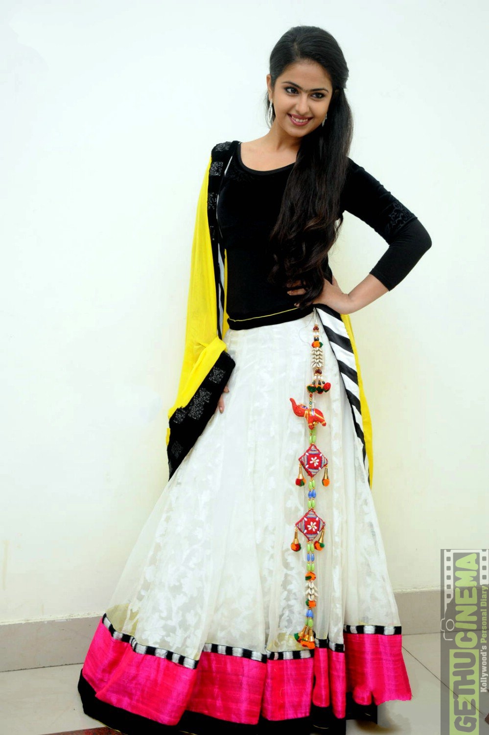 Actress Avika Avika Gor - HD Wallpaper 