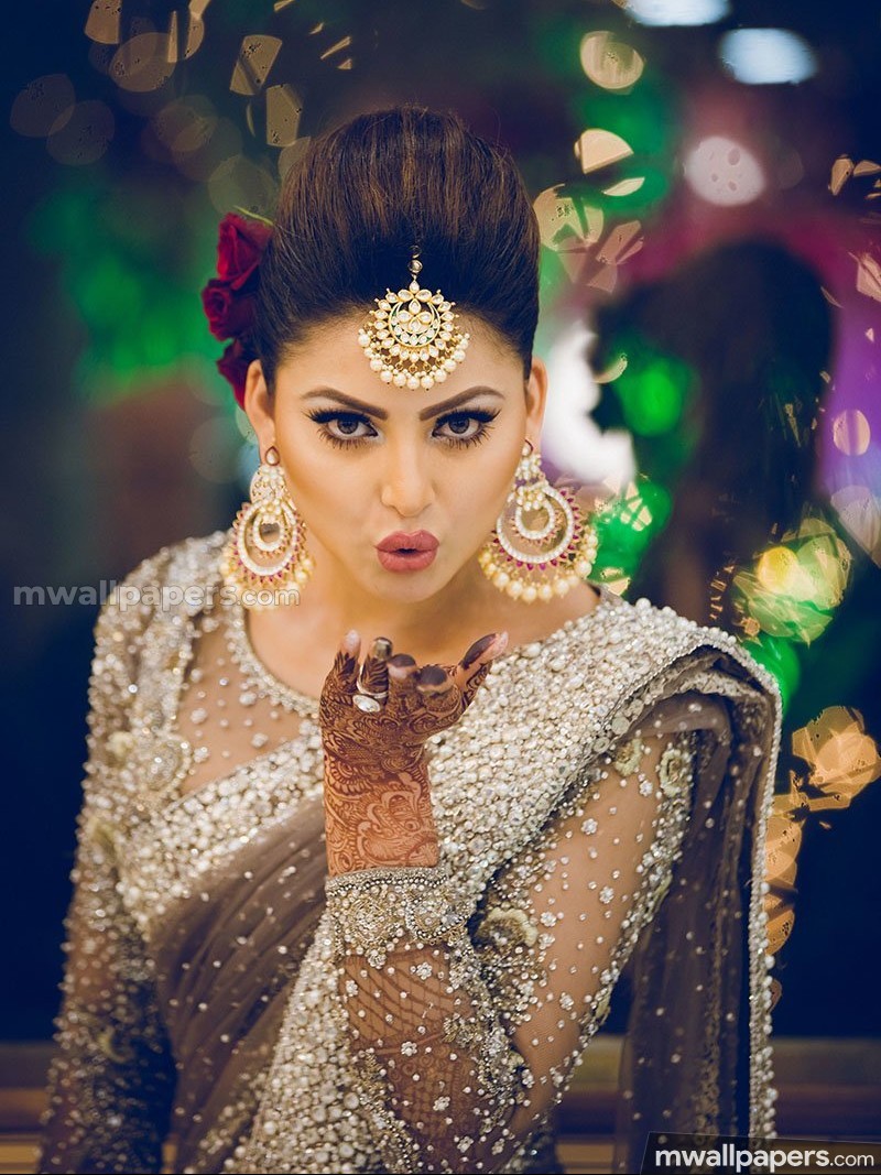 Urvashi Rautela Cute Hd Photos (30561) - Urvashi Rautela Pics Hd Download - HD Wallpaper 