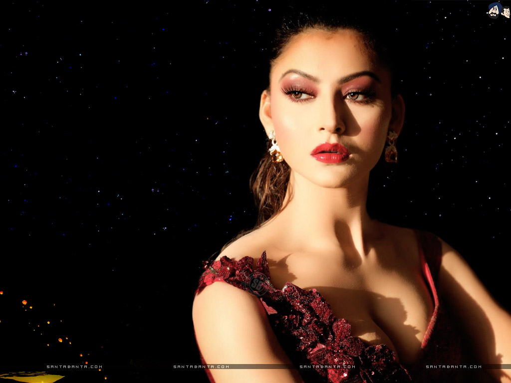 Urvashi Rautela - HD Wallpaper 