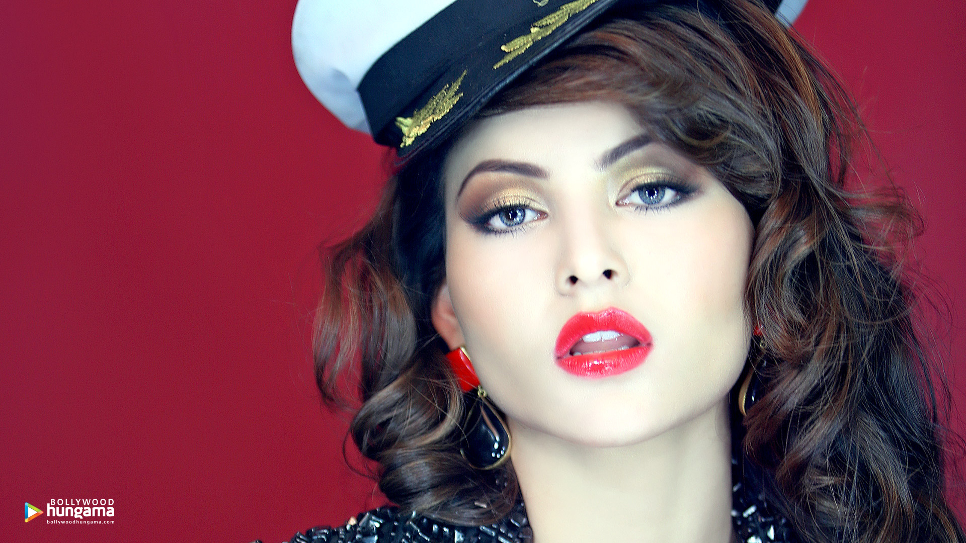 Urvashi Rautela - Urvashi Rautela Red Lips - HD Wallpaper 