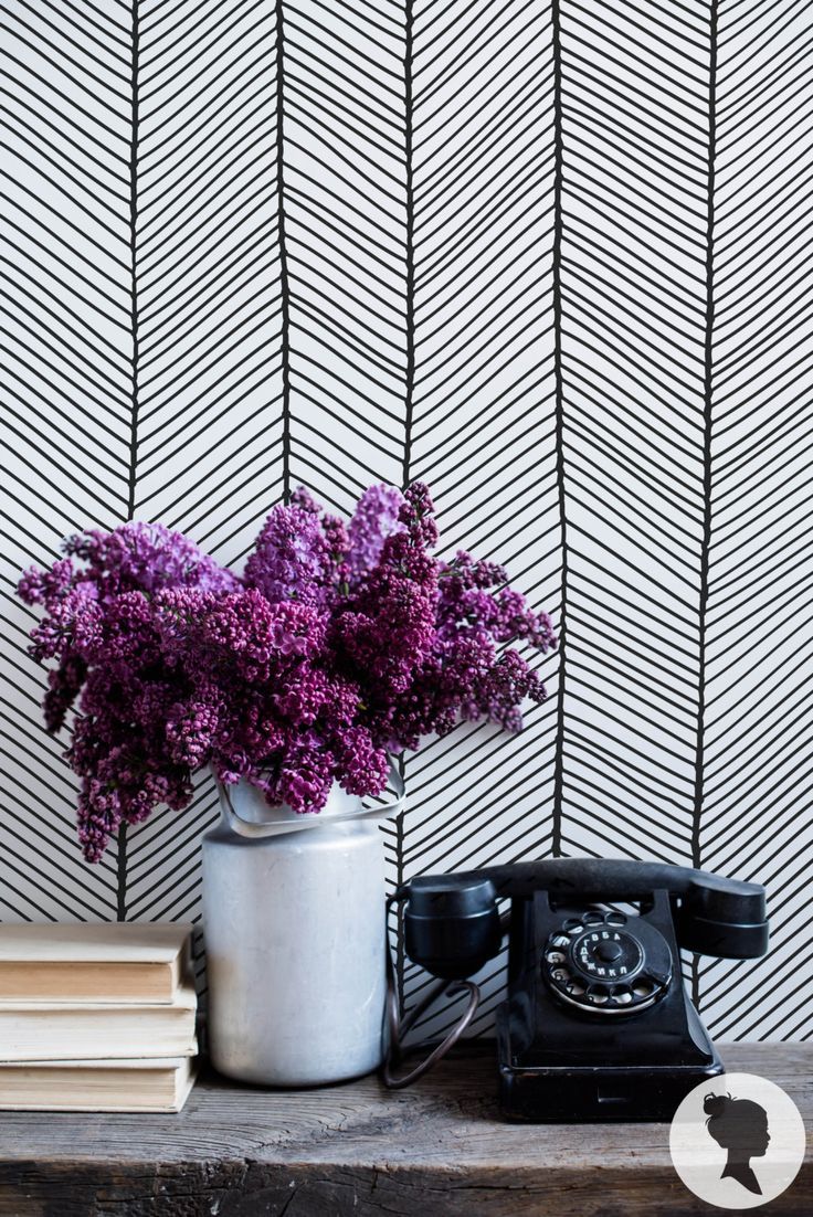 Jarron Con Libros - HD Wallpaper 