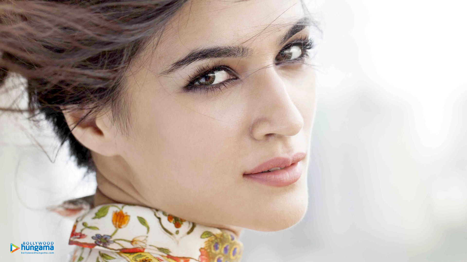 Kriti Sanon - Beautiful Kriti Sanon Face - HD Wallpaper 