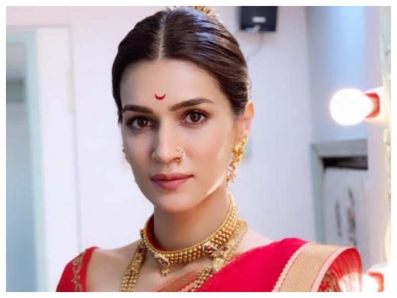 Kriti Sanon Looks Stunning As Parvati Bai In This Bts - Kriti Sanon In Panipat - HD Wallpaper 