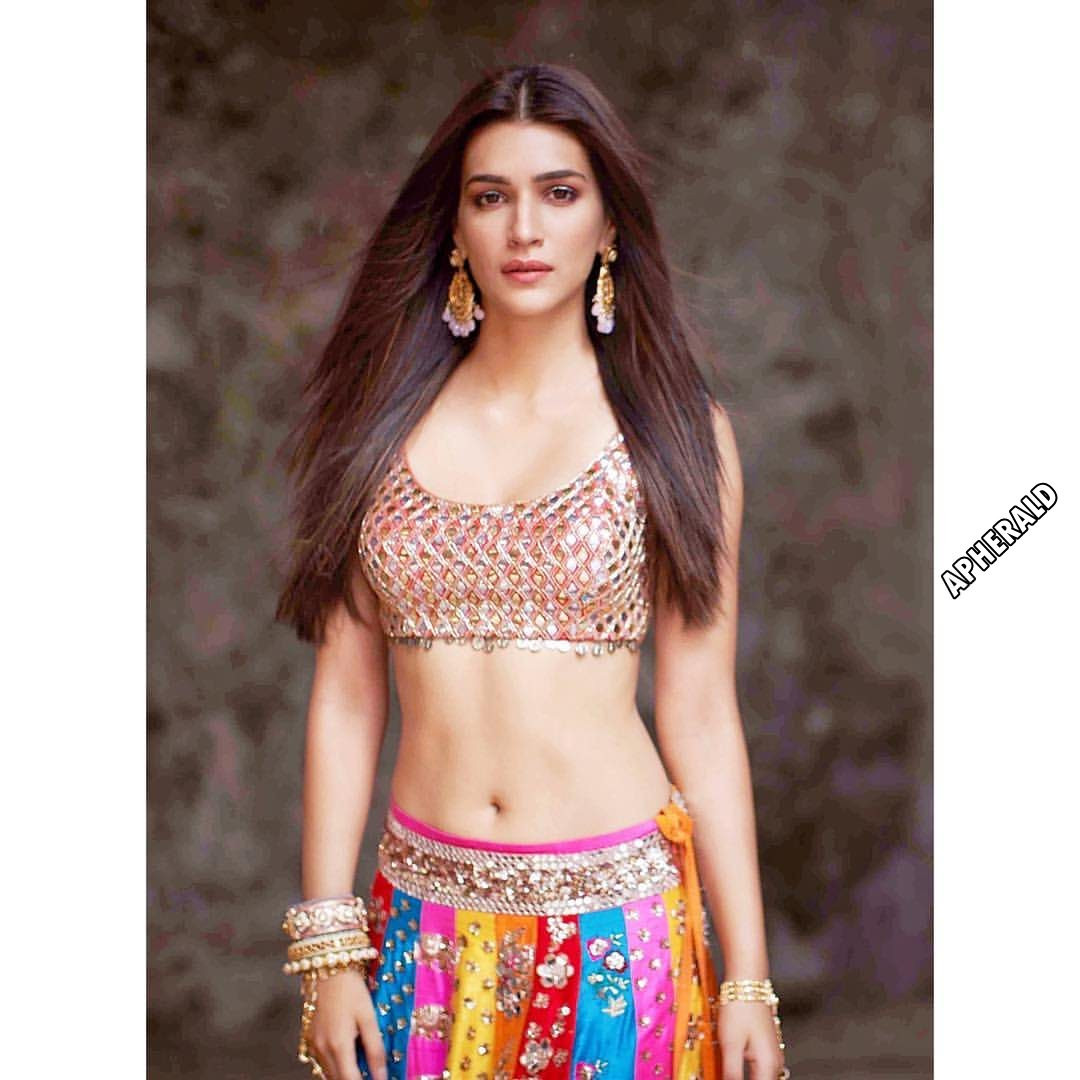 Kriti Sanon Hot Navel - HD Wallpaper 