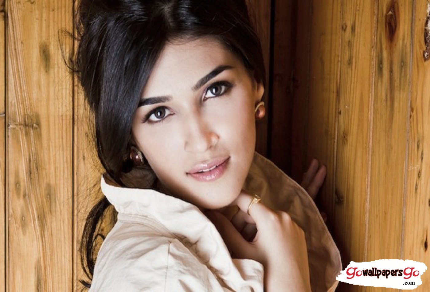 Kriti Sanon Wallpaper Free - HD Wallpaper 