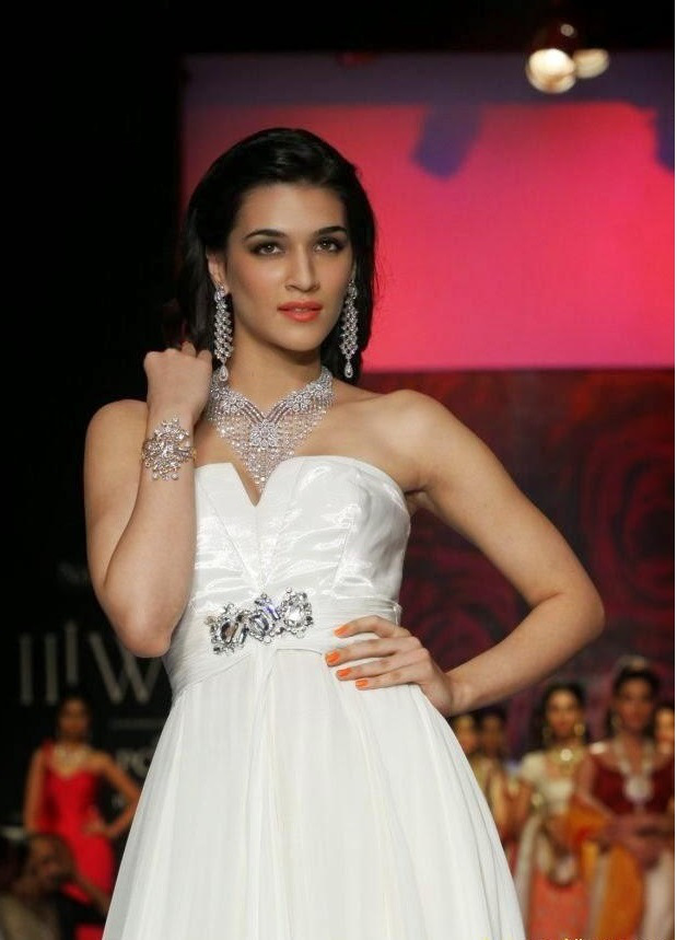 Kriti Sanon - HD Wallpaper 