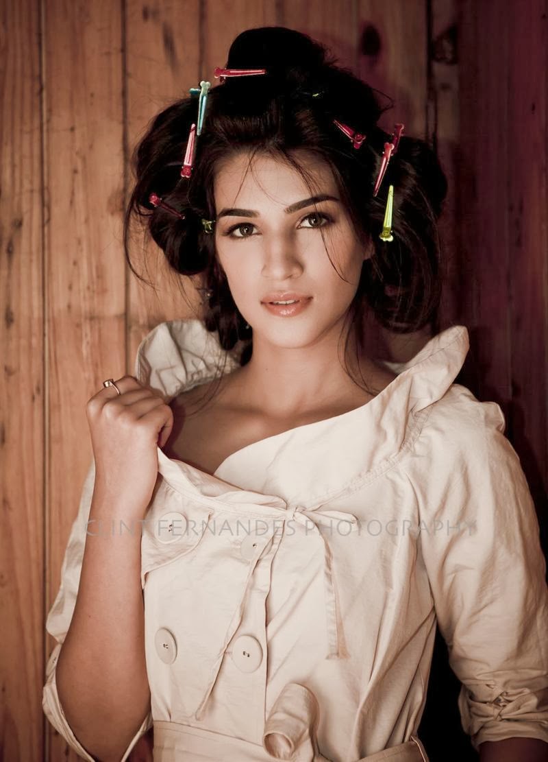 Cute Kriti Sanon - HD Wallpaper 