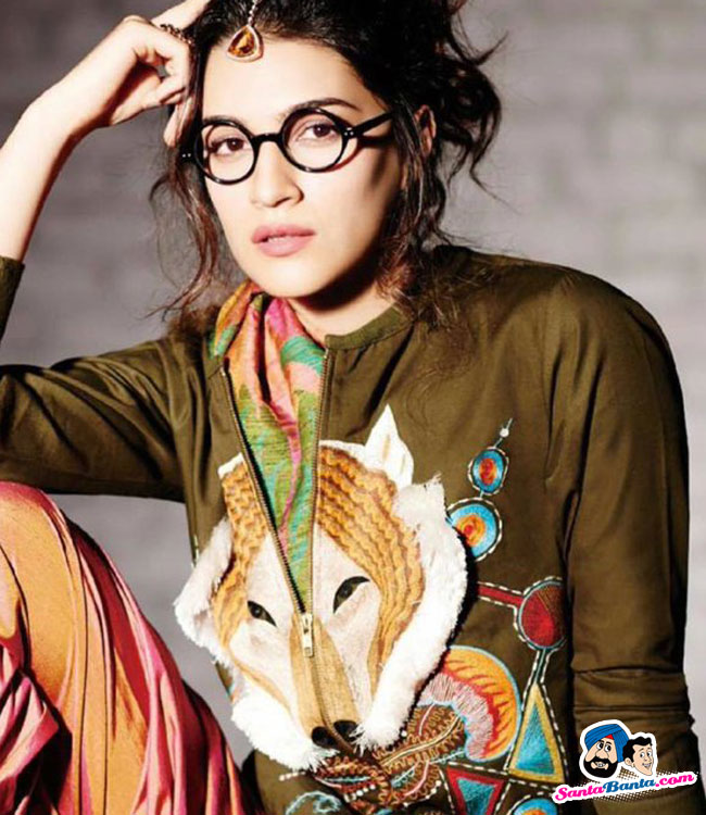 Kriti Sanon - Kriti Sanon In Spectacles - HD Wallpaper 