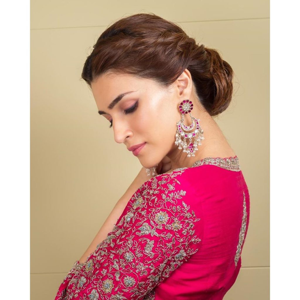 Kriti Sanon Hairstyle - HD Wallpaper 