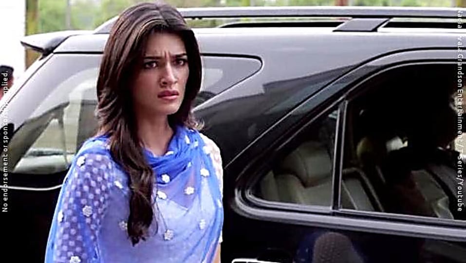 Kriti Sanon In Patiala Dress - HD Wallpaper 