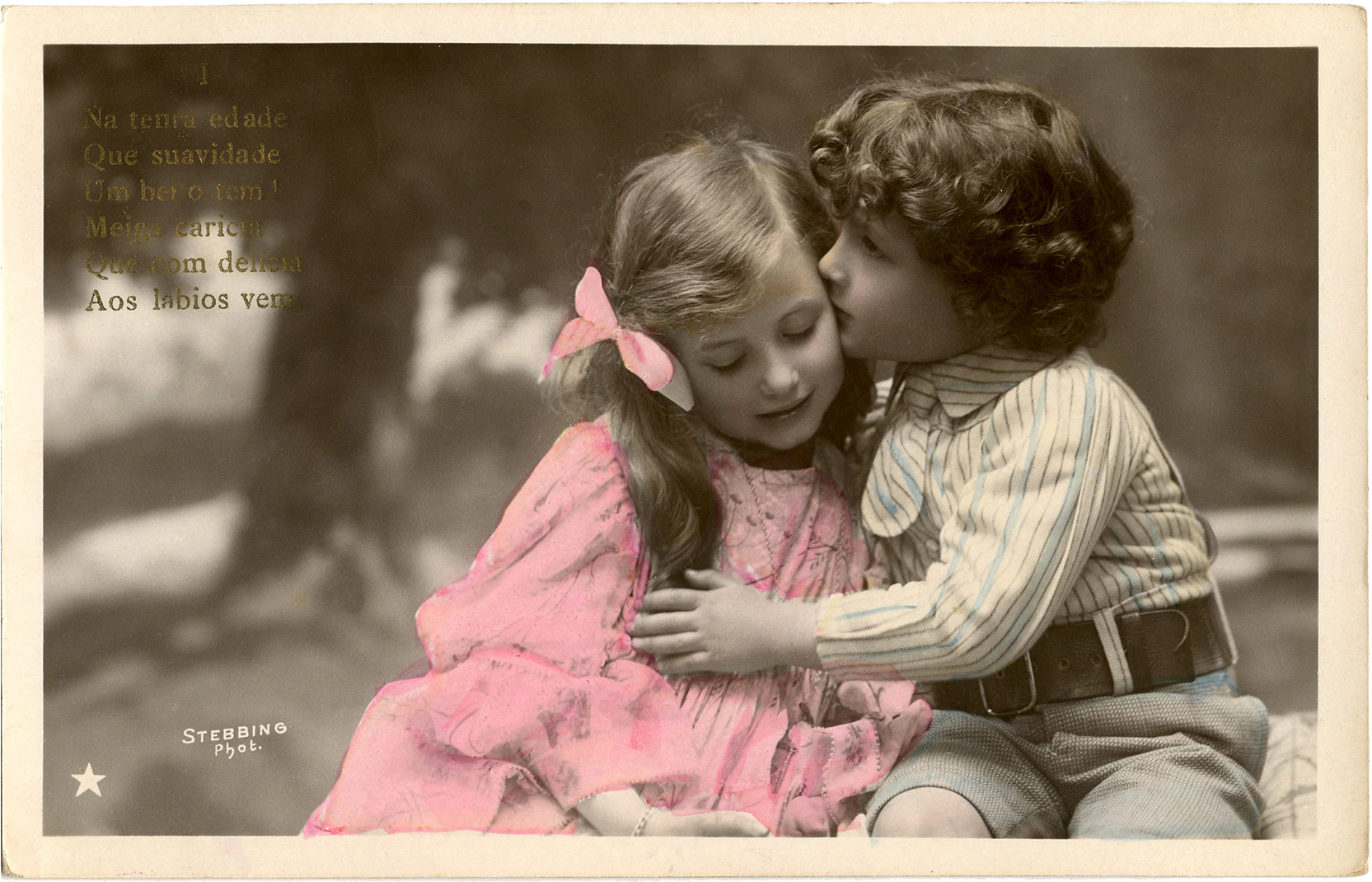 Sweet Children Kiss Vintage Photo Image - Little Boy And Little Girl Kissing Cards - HD Wallpaper 