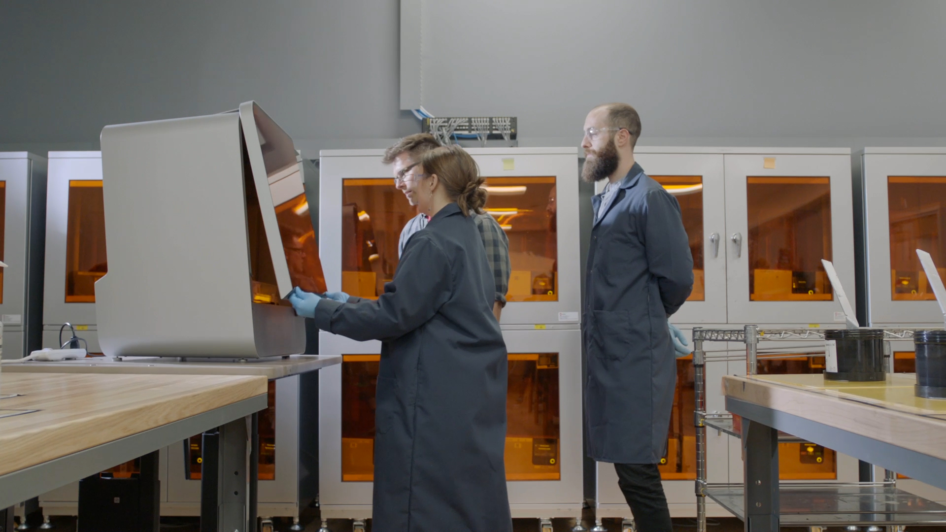 Image Of New Balance Team With Formlabs 3d Printers - New Balance Formlabs - HD Wallpaper 