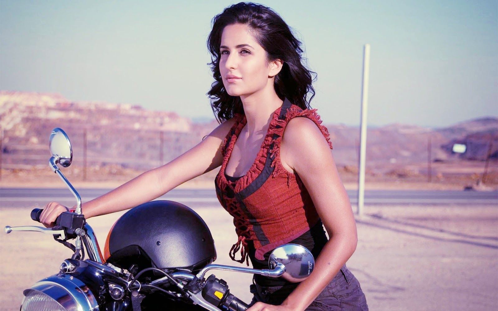 Zindagi Na Milegi Dobara Katrina Kaif Bike - HD Wallpaper 