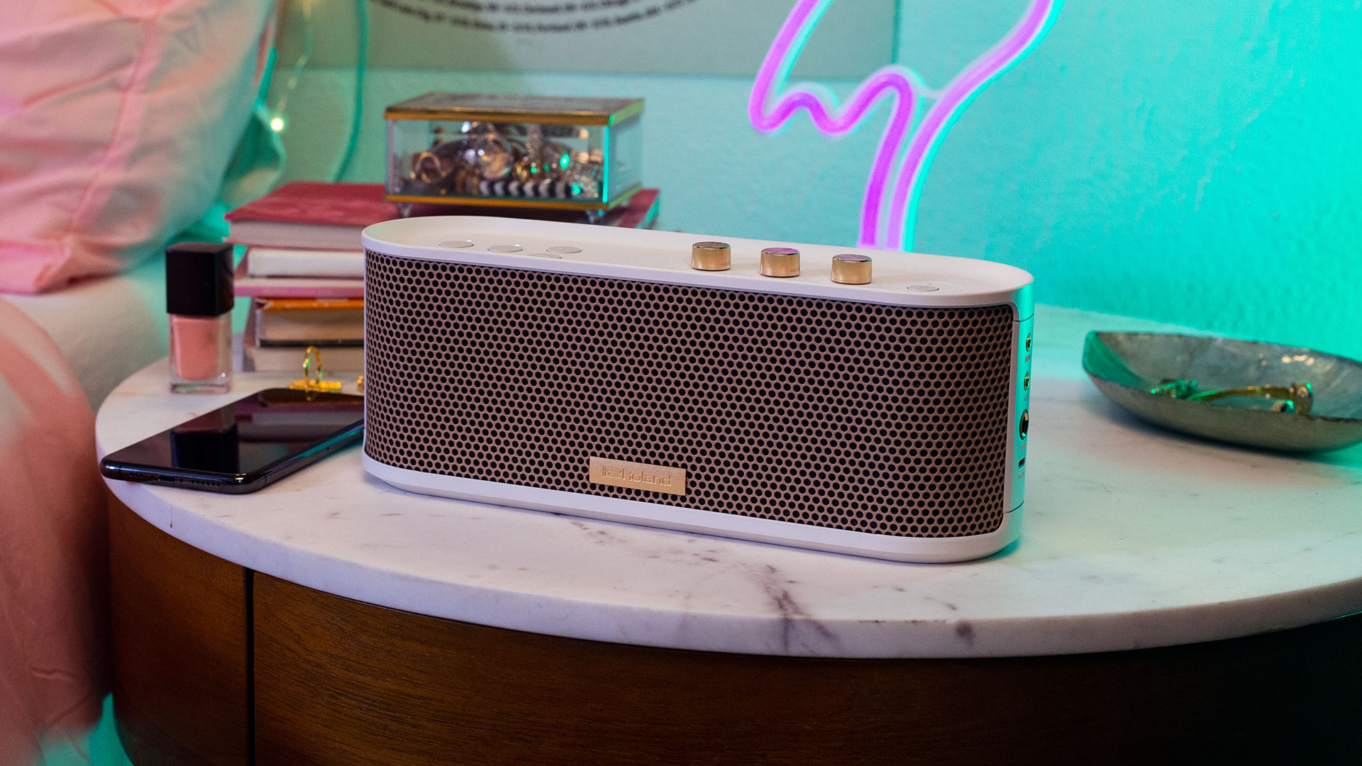 Roland Btm 1 - HD Wallpaper 