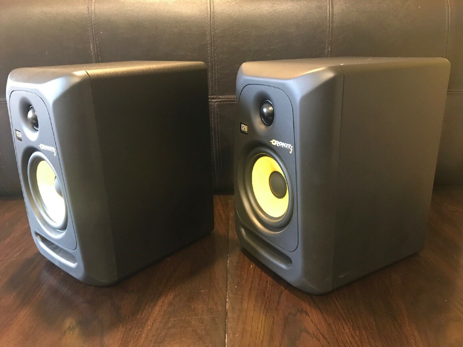 Studio Monitor - HD Wallpaper 