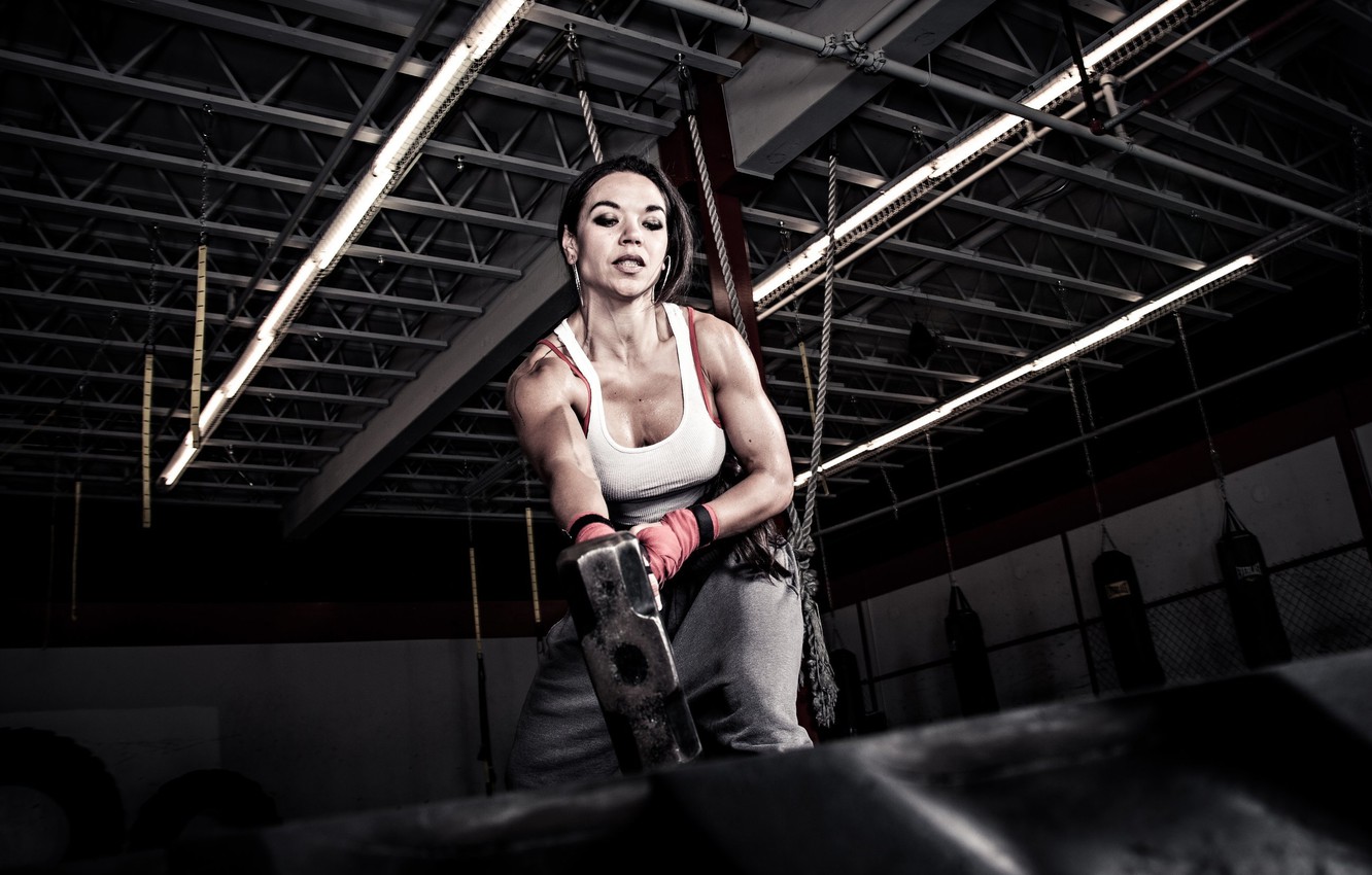 Photo Wallpaper Woman, Hammer, Tire, Rubber, Crossfit - Cross Fit Women - HD Wallpaper 
