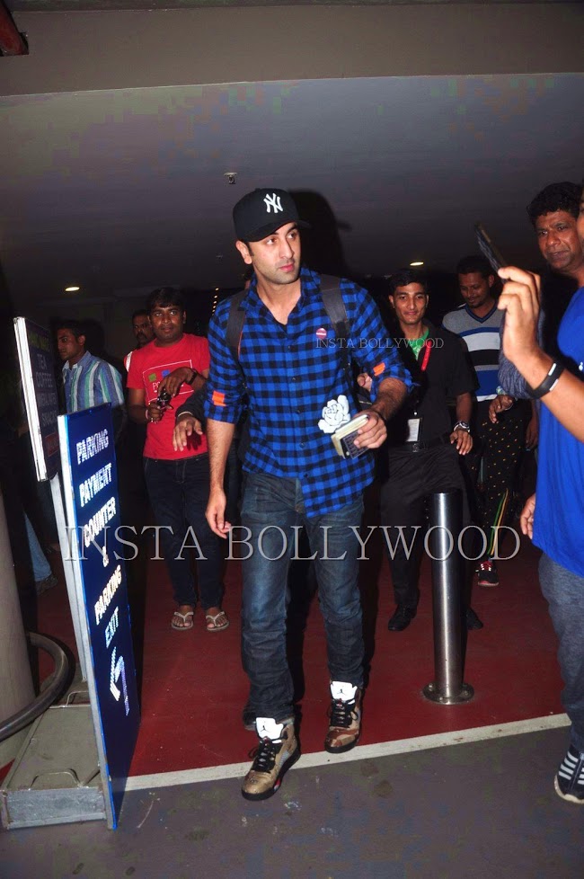 Ranbir Kapoor Returns From London After Completing - HD Wallpaper 