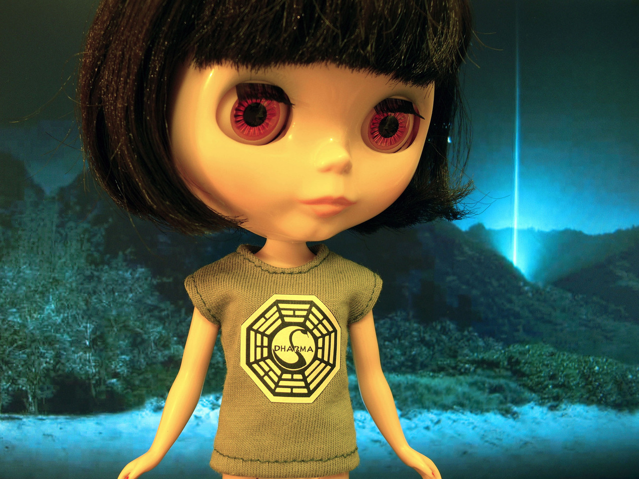 Blythe In Lost Dharma T-shirt Desktop Wallpaper Background - Doll - HD Wallpaper 