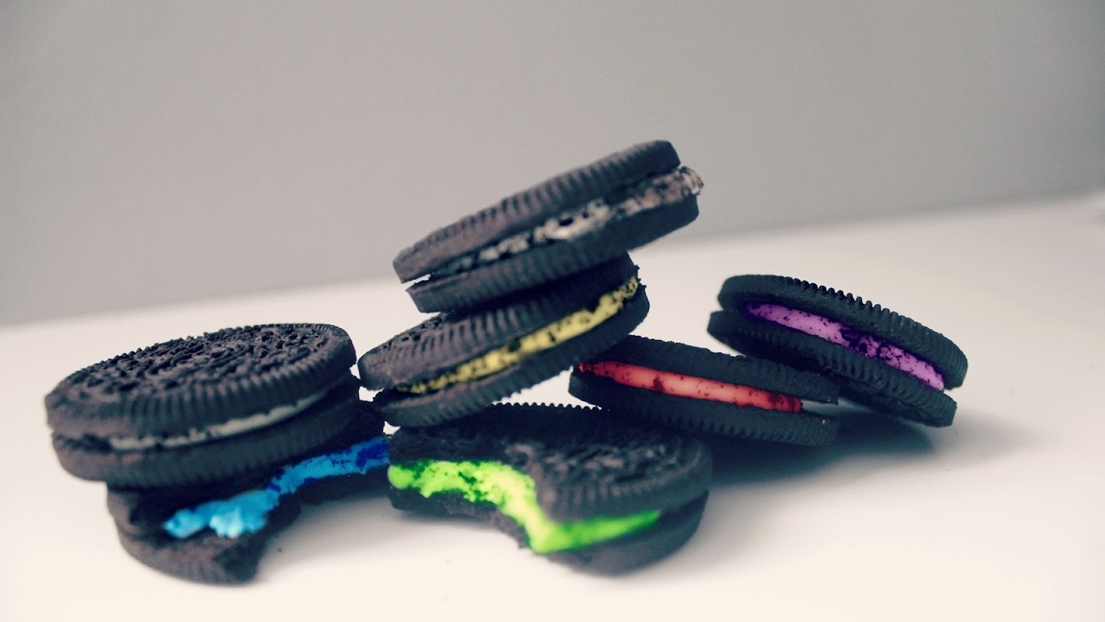 Colorful Cream Biscuits Nice Photography Hd Desktop - Oreo Hd - HD Wallpaper 