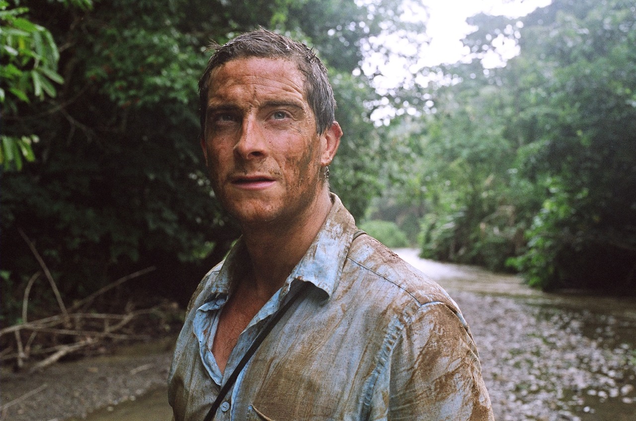 Bear Grylls In Amazon Rainforest - HD Wallpaper 