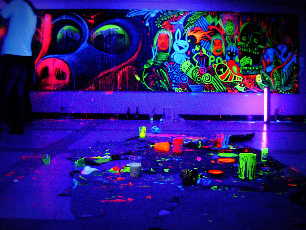 Black Light Party Wallpaper - Black Light Sex Room - HD Wallpaper 