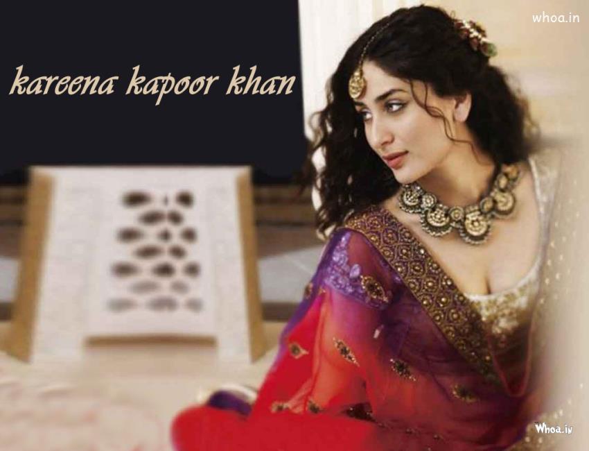 Kareena Kapoor Khan Hot Cleavage Wallpaper - HD Wallpaper 
