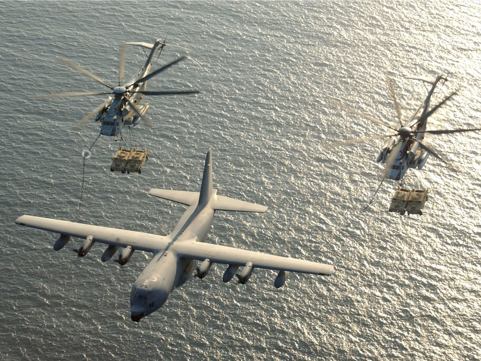 Wallpaper - Ch 53 Aerial Refueling - HD Wallpaper 